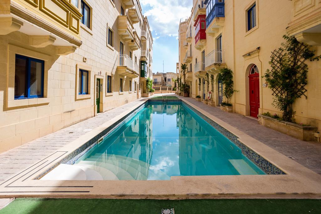 Seaview Luxury Penthouse With Shared Swimming Pool Apartment Ghajnsielem Bagian luar foto