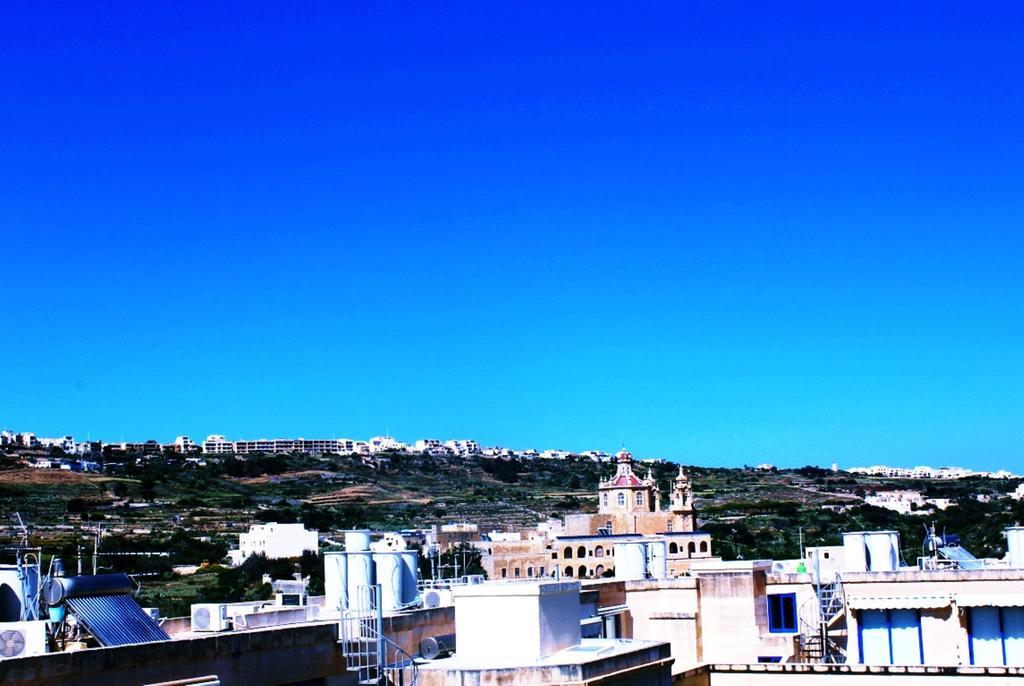 Seaview Luxury Penthouse With Shared Swimming Pool Apartment Ghajnsielem Bagian luar foto