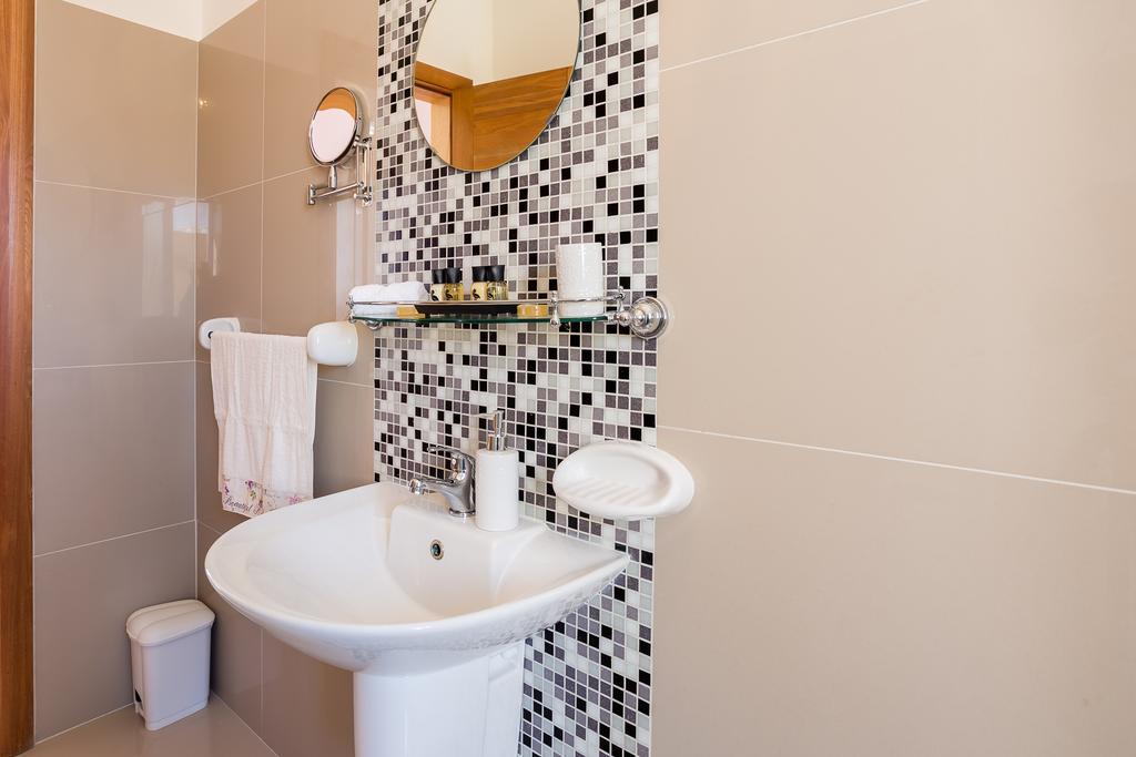 Seaview Luxury Penthouse With Shared Swimming Pool Apartment Ghajnsielem Bagian luar foto