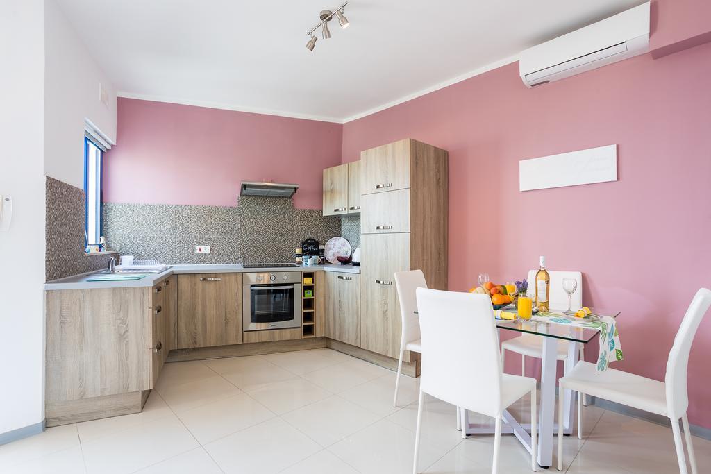 Seaview Luxury Penthouse With Shared Swimming Pool Apartment Ghajnsielem Bagian luar foto