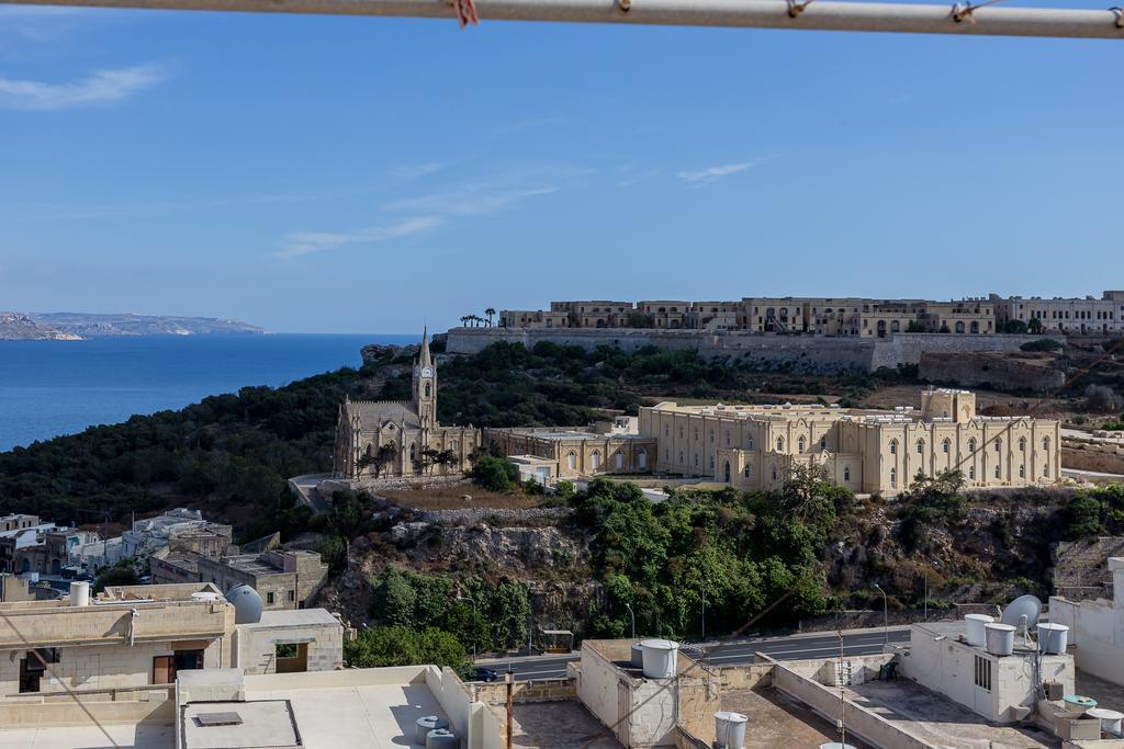 Seaview Luxury Penthouse With Shared Swimming Pool Apartment Ghajnsielem Bagian luar foto
