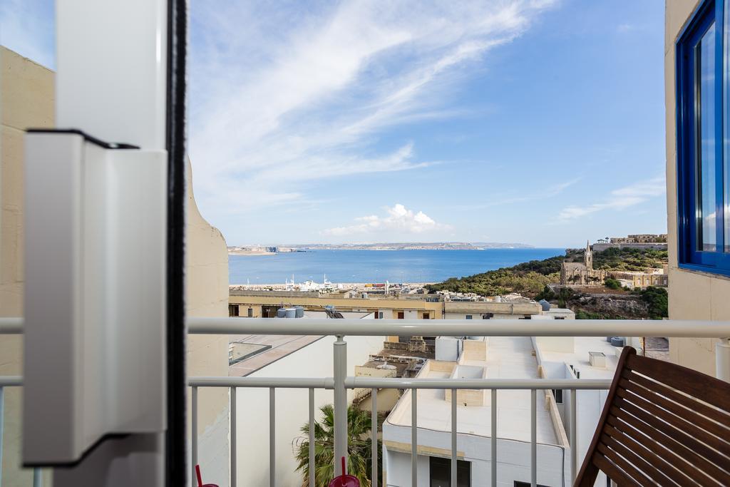 Seaview Luxury Penthouse With Shared Swimming Pool Apartment Ghajnsielem Bagian luar foto