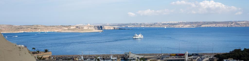 Seaview Luxury Penthouse With Shared Swimming Pool Apartment Ghajnsielem Bagian luar foto